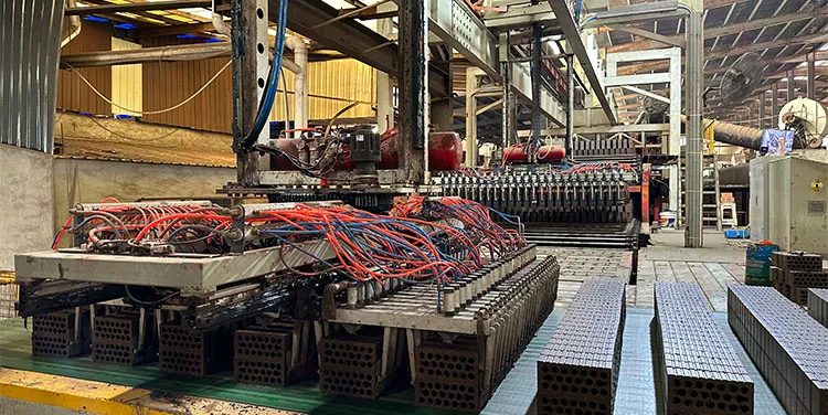 Машины для изготовления кирпича Из глины изготавливаемые кирпичи 2